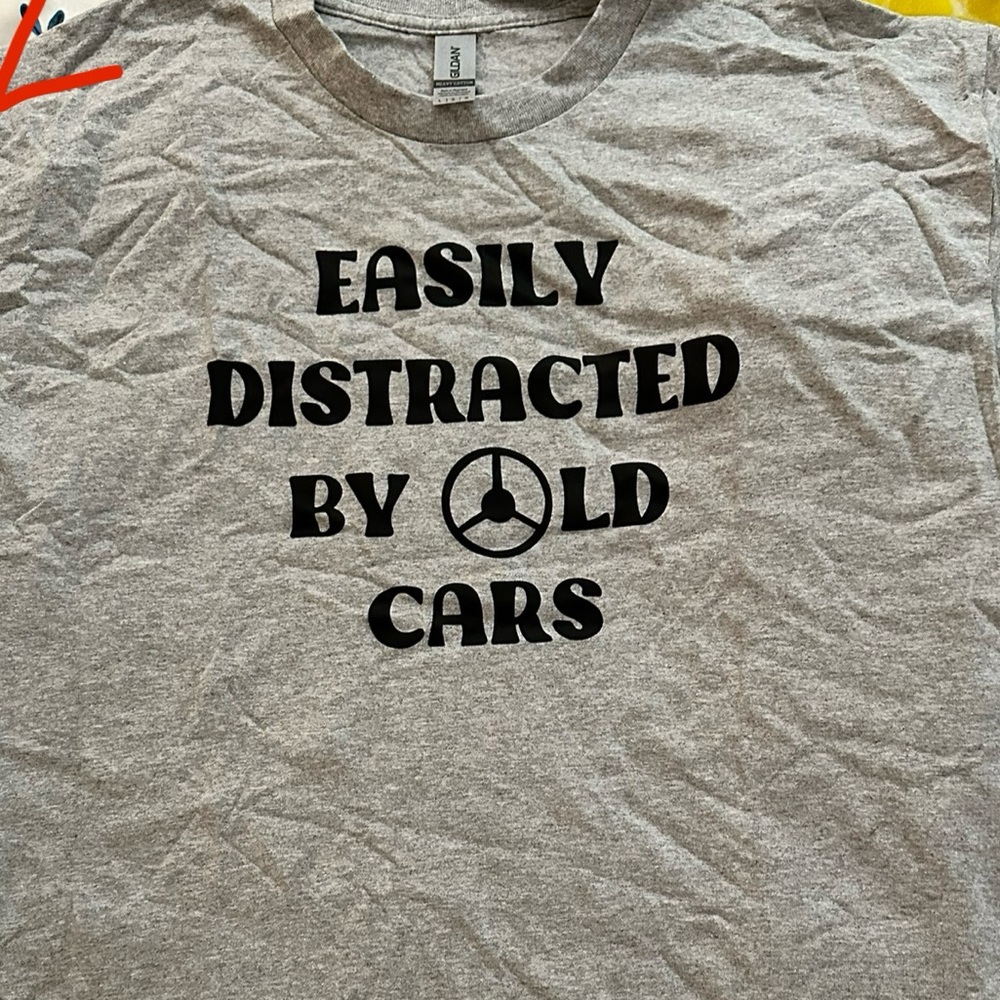 Gildan size lg “easily distracted by old cars” grey tshirt
